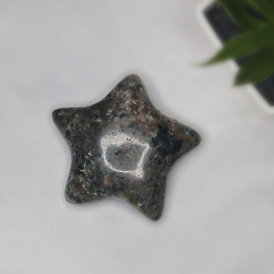 Yooperlite Star (UV light reactive)